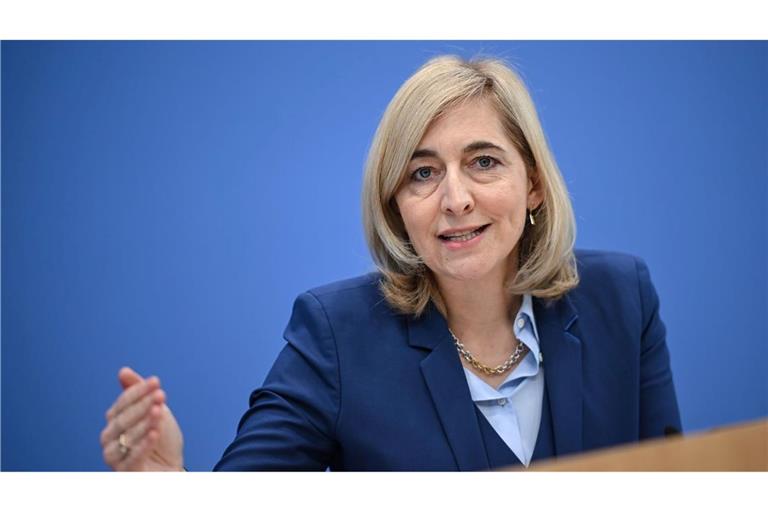 Die Gesundheitsministerin tritt Kritik an ihren Plänen für die Pflegeversicherung entgegen. (Archivbild)