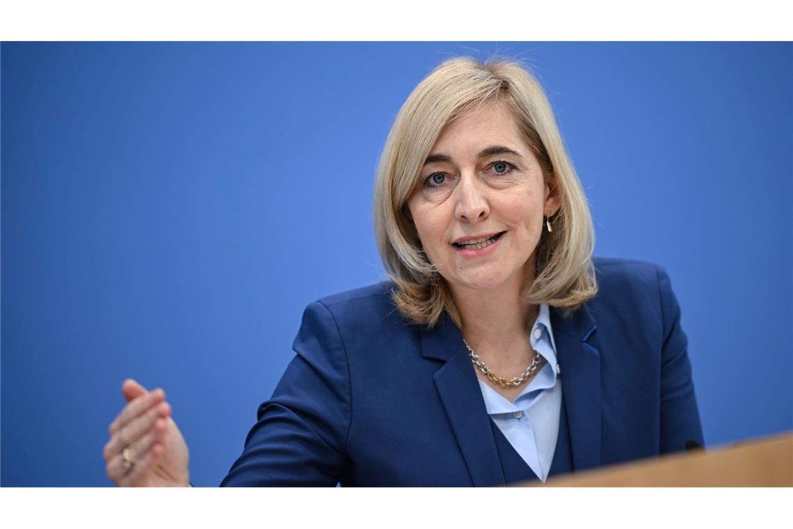 Die Gesundheitsministerin tritt Kritik an ihren Plänen für die Pflegeversicherung entgegen. (Archivbild)