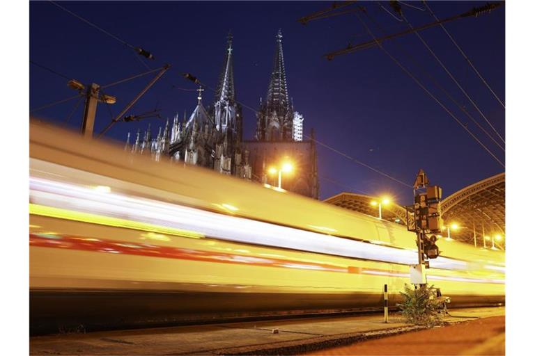 Die Gewerkschaft Deutscher Lokomotivführer hat ihren Streik bei der Deutschen Bahn am frühen Morgen beendet. Foto: Oliver Berg/dpa