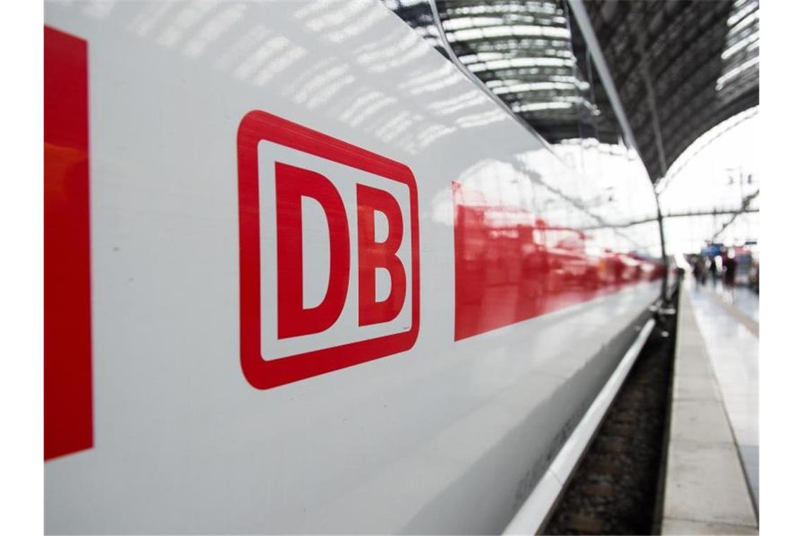 Gewerkschaft sieht weiteren Verhandlungsbedarf mit der Bahn Die Gewerkschaft EVG rückt vom vergangene Woche erreichten Verhandlungsstand bei den Tarifgesprächen ab. Knackpunkt sind Personalfragen. Foto: Silas Stein/dpa/Archivbild
