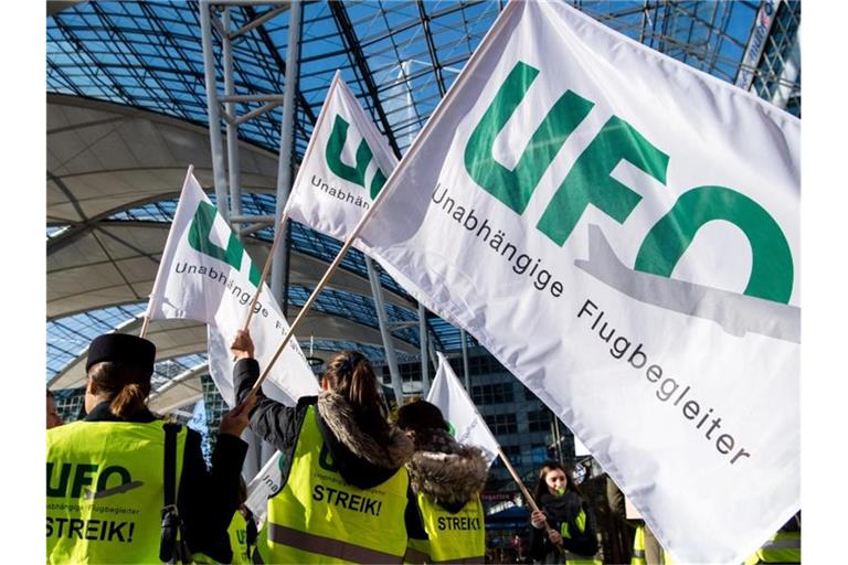 Die Gewerkschaft Ufo hat bereits einen Warnstreik und zwei reguläre Streikwellen bei verschiedenen Flugbetrieben des Lufthansa-Konzerns organisiert. Foto: Matthias Balk/dpa