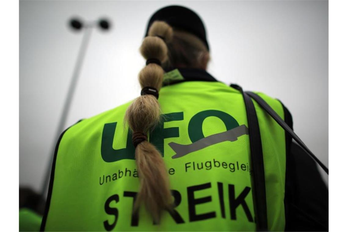Gewerkschaft Ufo ruft zu 48-Stunden-Streik bei Lufthansa auf Die Gewerkschaft Ufo nennt heute Details zu neuen Streiks bei der Lufthansa. Foto: Oliver Berg/dpa