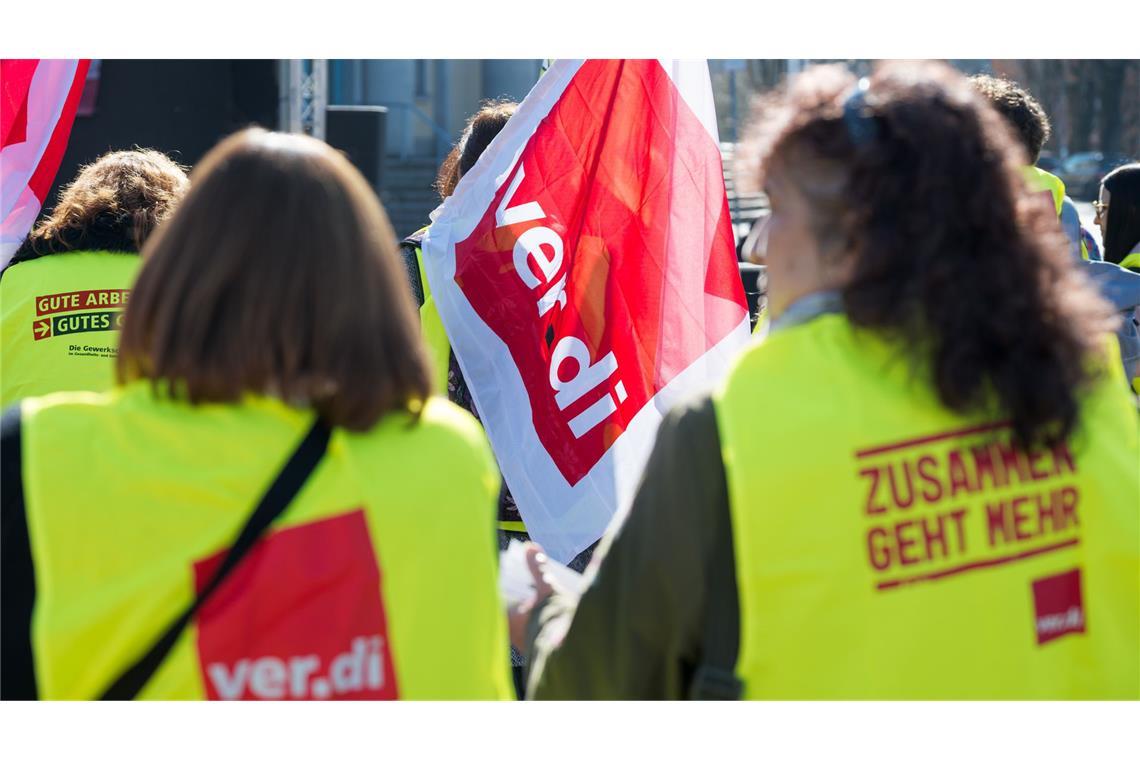 Verdi heizt Tarifkonflikt bei Versicherungen an Die Gewerkschaft will mit Streiks auch in der Versicherungsbranche einen Reallohngewinn durchsetzen.