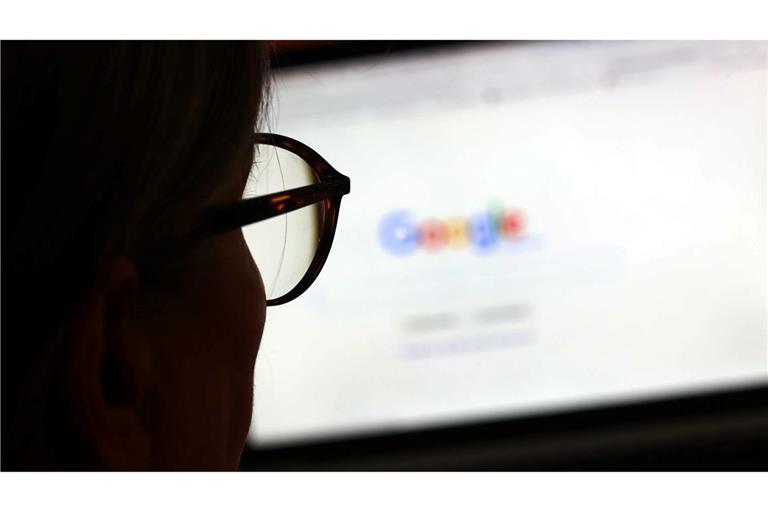 Die Google-Suche wird künftig bei bestimmten Anfragen eine "Übersicht mit KI" als Antwort liefern. (Archivbild)