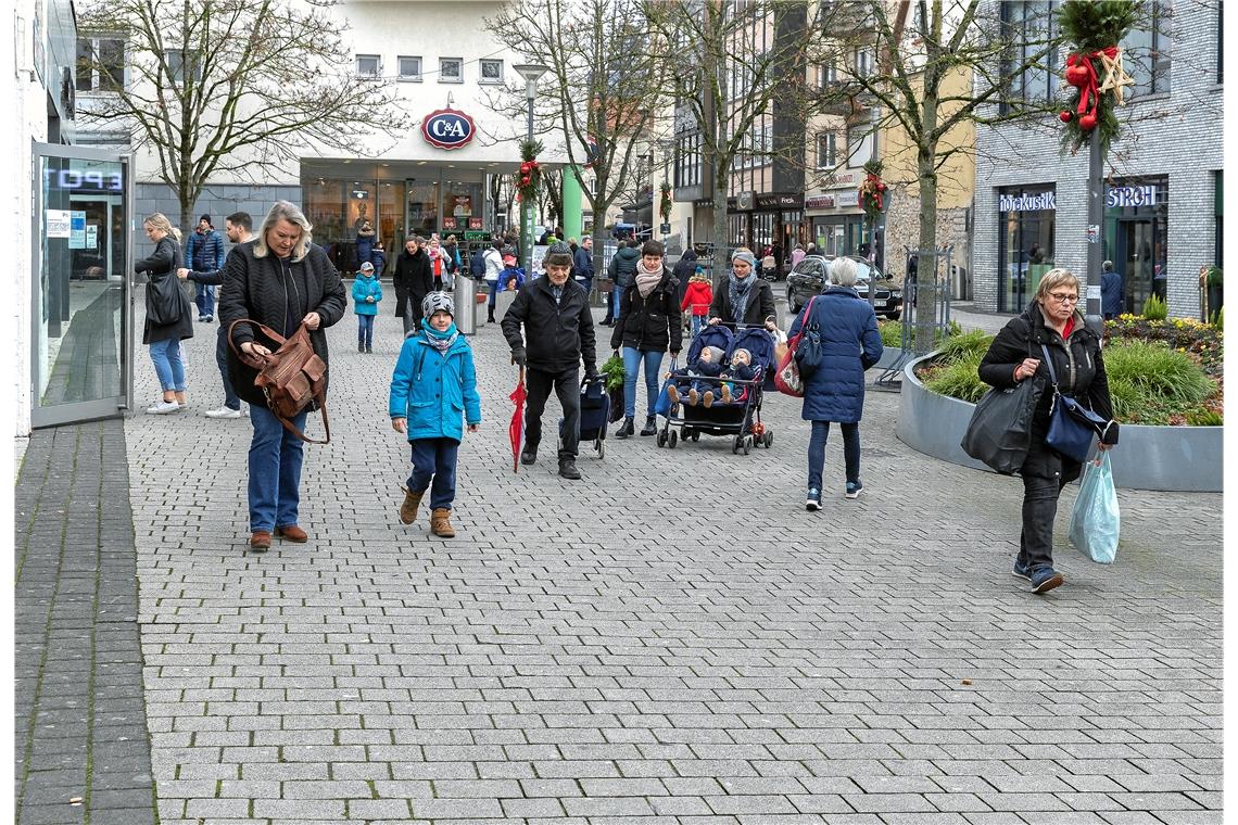 Backnanger Innenstadt soll Ort der Begegnung werden Die Grabenstraße ist die wichtigste Einkaufsstraße in der Backnanger Innenstadt. Die Verwaltung würde hier gerne die Aufenthaltsqualität verbessern. Archivfoto: Jörg Fiedler