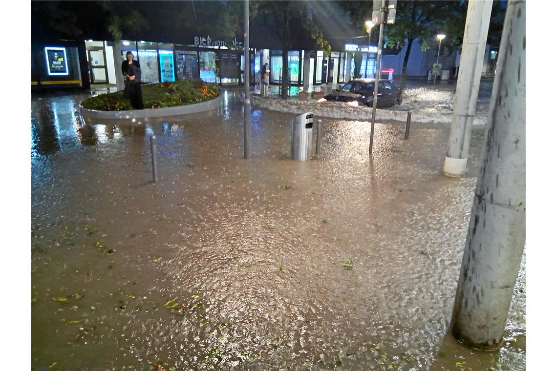 Die Grabenstraße steht unter Wasser