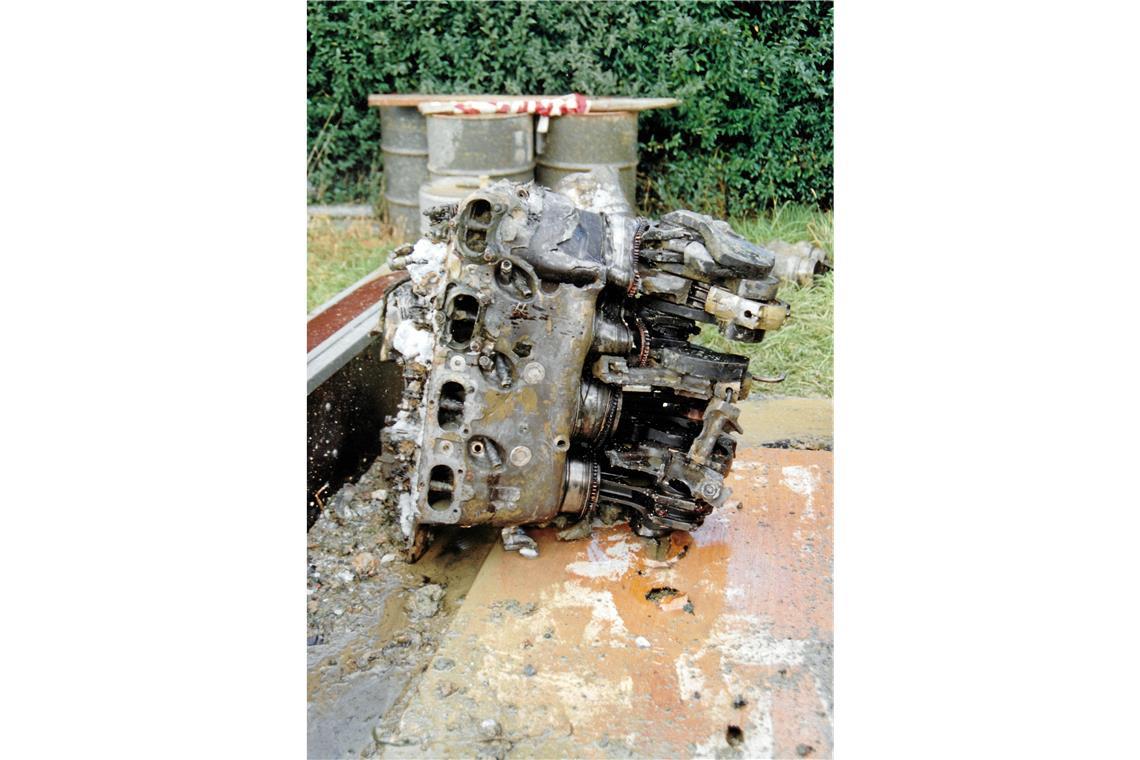 Flugzeugabsturz vor 80 Jahren hinterließ Spuren des Grauens Die Grabungen in Unterschöntal förderten unter anderem diesen Motor zutage.