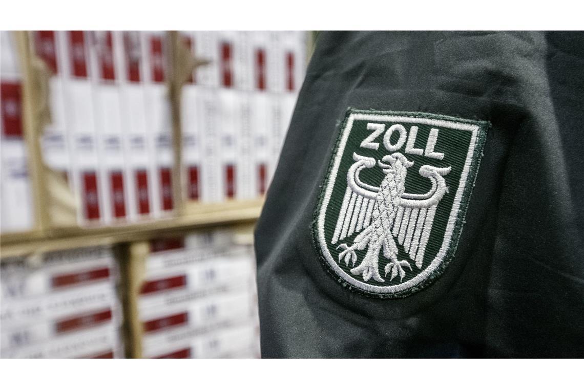 Mann hat rund neun Kilogramm Marihuana im Reisebus dabei Die Grenzpolizei kontrollierte den Reisebus auf der A3 bei Passau. (Symbolbild)
