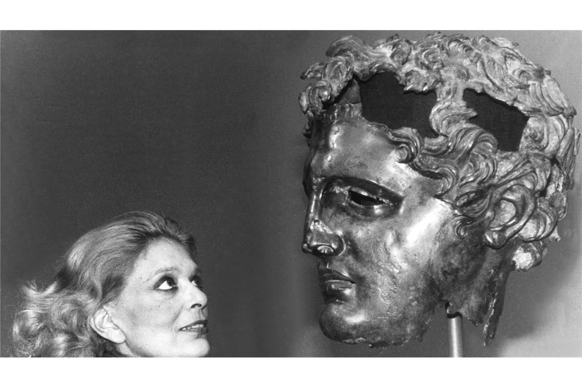Mama Mercouri - Wie sich Europa die Kulturhauptstadt erfand Die griechische Schauspielerin, Sängerin und damalige Kulturministerin Melina Mercouri 1982 im Metropolitan Museum of Art in New York.