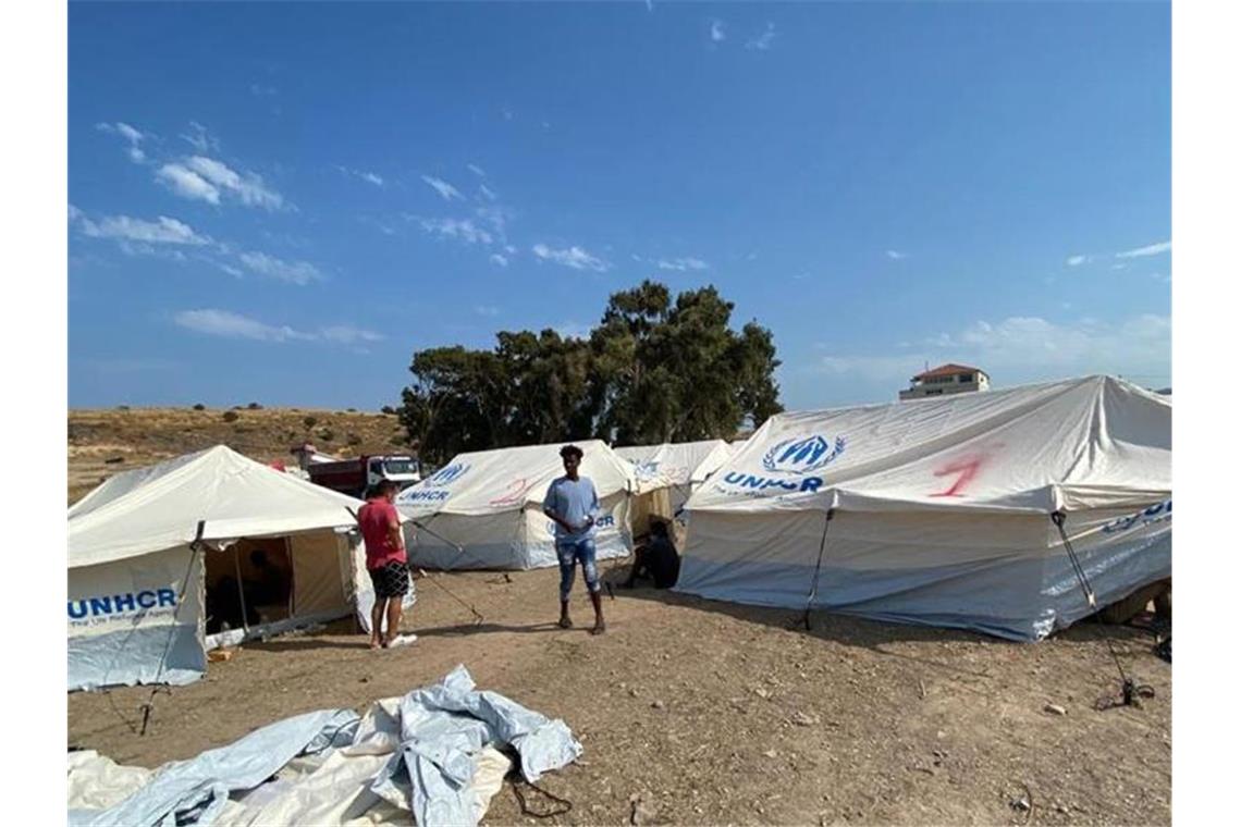 Die griechischen Behörden haben mit der Errichtung eines provisorischen Zeltlagers begonnen. Foto: -/Migrationsministerium/dpa