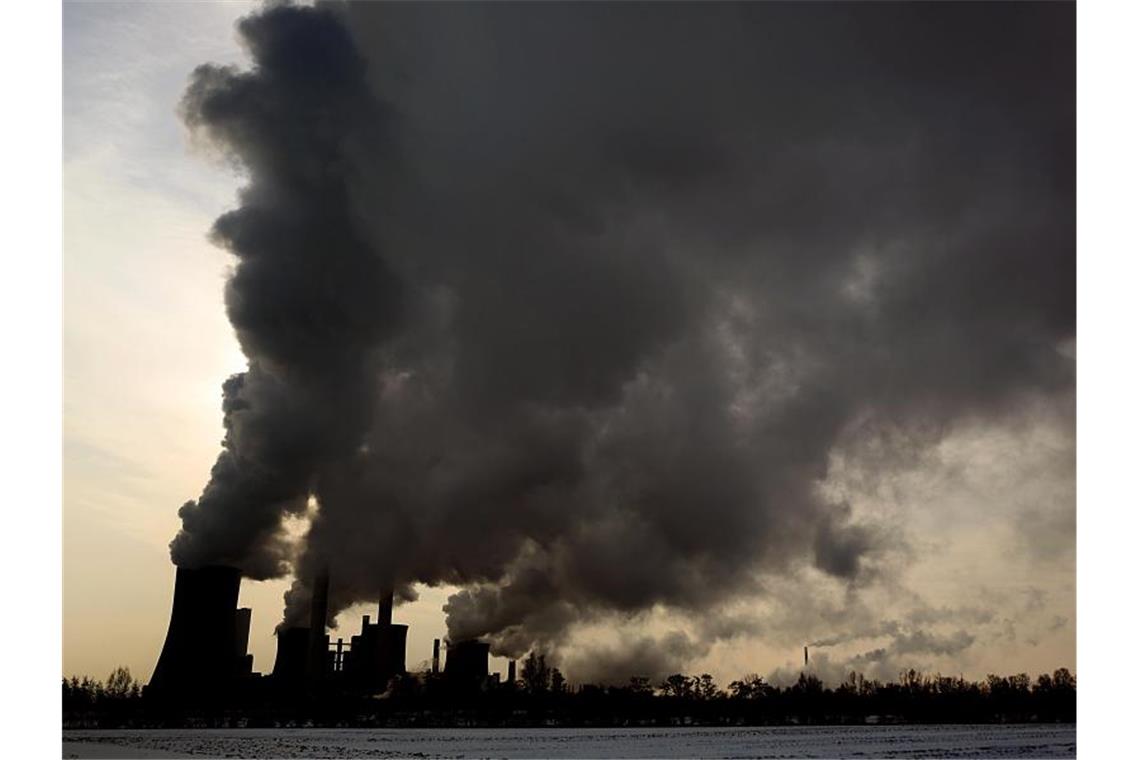 Die GroKo hatte sich im September auf Maßnahmen für eine Reduzierung des Ausstoßes von Treibhausgasen geeinigt, die von Umweltverbänden bereits als zu zaghaft kritisiert wurden. Foto: Oliver Berg/dpa