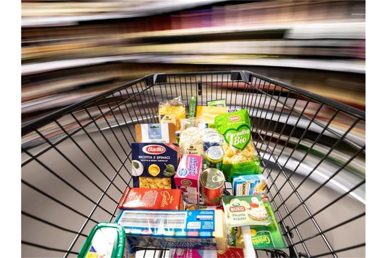Die großen Handelsketten wie Rewe und Edeka haben zuletzt besser abgeschnitten als die Discounter. Foto: Fabian Sommer/dpa