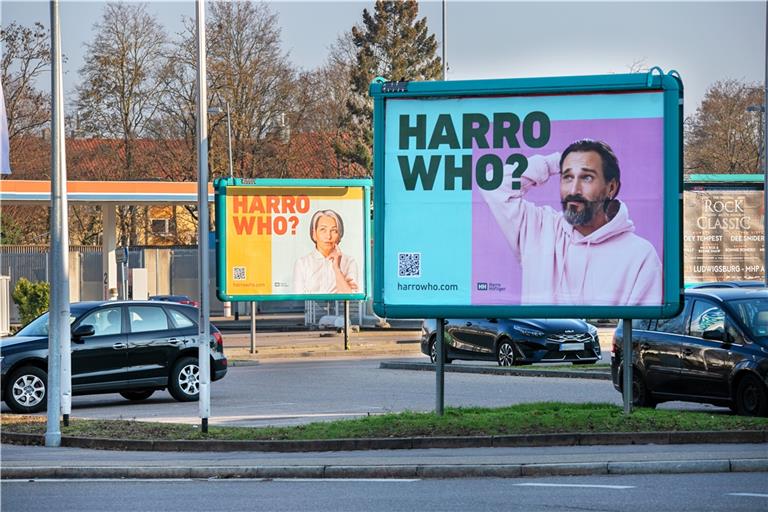 Die großen Plakate mit dem Slogan „Harro who?“ hängen an Bahnhöfen und viel befahrenen Straßen.Foto: Harro Höfliger