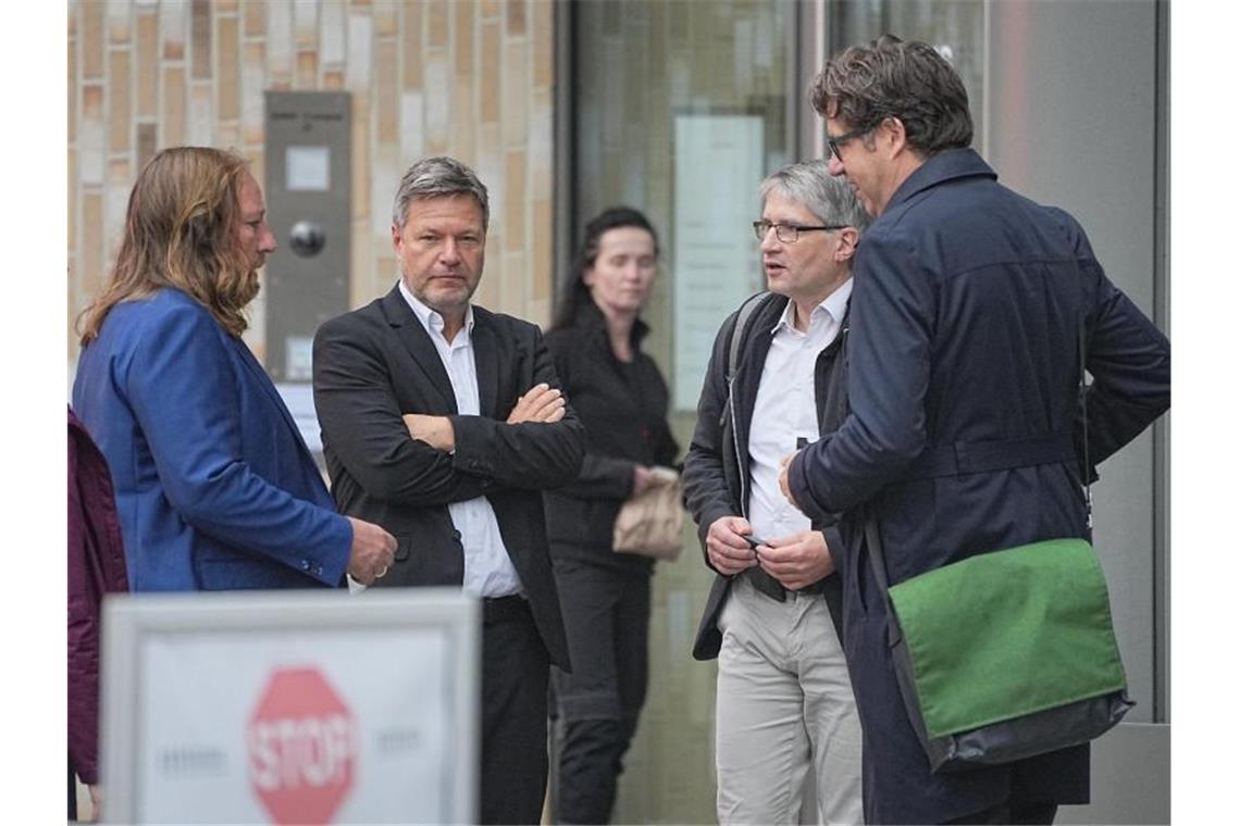 Nach Sondierungsdurchlauf wieder Grüne und FDP am Zug Die grünen Sondierer Anton Hofreiter, Robert Habeck, Sven Giegold und Michael Kellner. Foto: Michael Kappeler/dpa