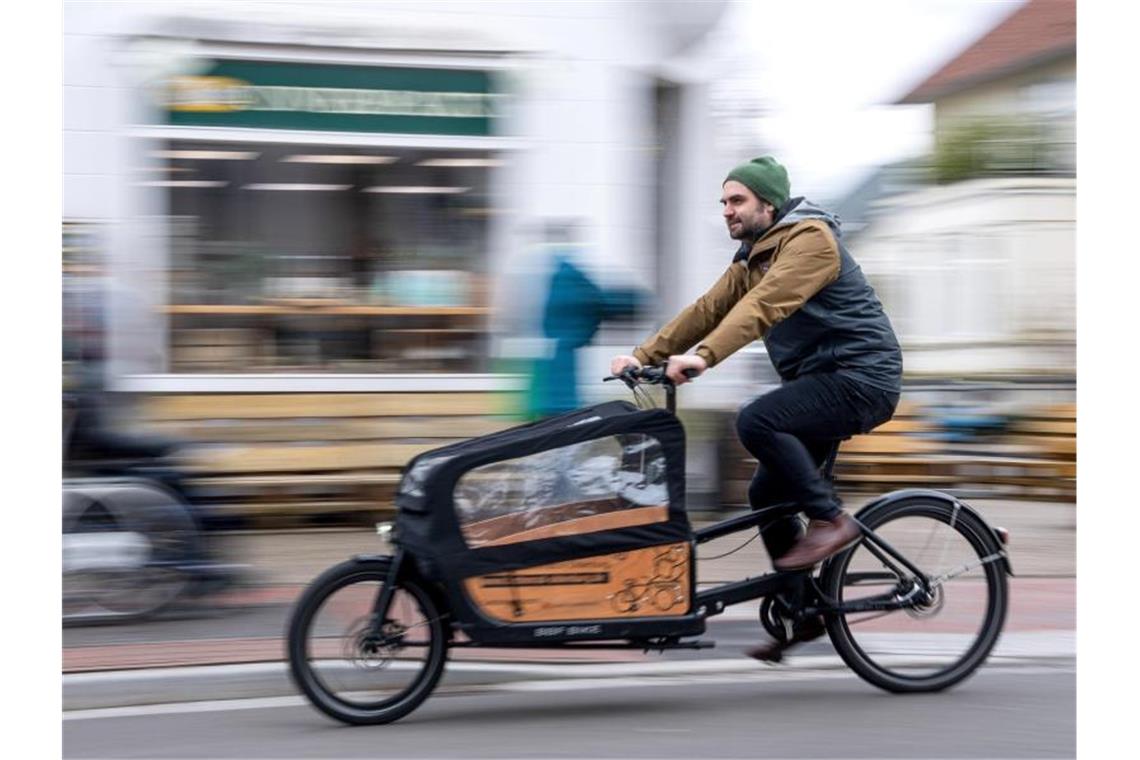 Die Grünen wollen die Förderung Transportmittel voranbringen. Umweltministerin Svenja Schulze reagiert bisher skeptisch darauf. Foto: Sina Schuldt/dpa