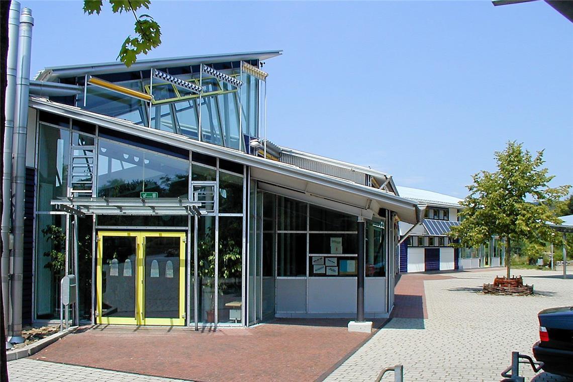 Teilklimatisierung der Grundschule Oberweissach ist umstritten Die Grundschule in Oberweissach hat einen hohen Fensteranteil, weshalb sich die Räume auf der Südseite im Sommer teilweise stark aufheizen. Archivfoto: Gemeinde Weissach im Tal