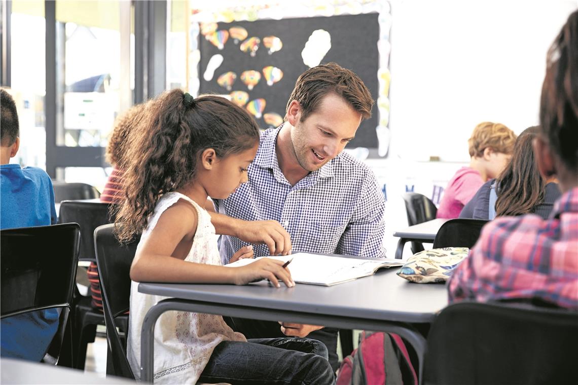 Die Grundschullehrer erleben die Kinder jeden Tag im Unterricht, ihre Einschätzung mündet in der Grundschulempfehlung. Ob sich die Eltern daran halten, ist allerdings ihre Entscheidung, denn die weiterführende Schule kann grundsätzlich frei gewählt werden. Foto: Monkey Business/stock.adobe.com