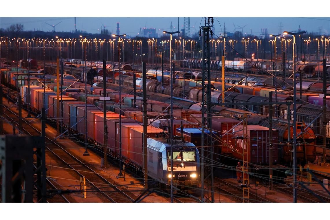 Bahn erneut mit Milliardenverlust Die Güterverkehrssparte muss bis 2026 schwarze Zahlen schreiben. (Archivbild)