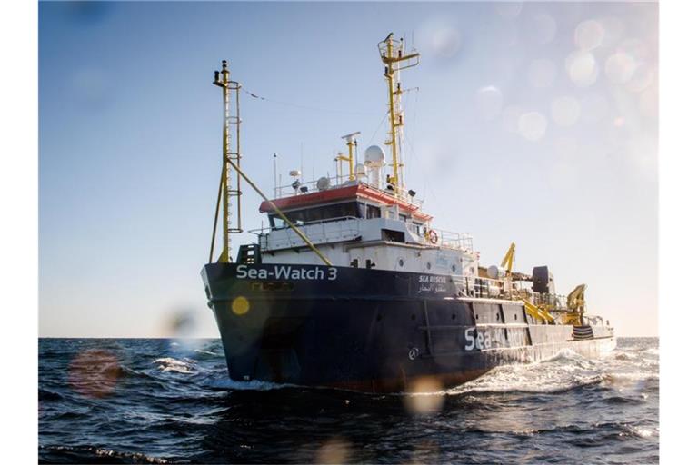 „Die Häfen sind offen! Die Italienischen Behörden haben die Anlandung unserer verbliebenen Gäste erlaubt“, schrieb Sea-Watch auf Twitter. Foto: Chris Grodotzki / Jib Collective/Sea-Watch.org