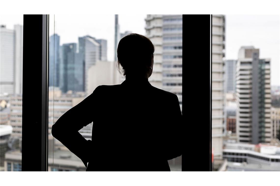 Die Hälfte der Unternehmen gab in einer Umfrage 2023 an, die Besetzung von Führungspositionen würde immer schwieriger.