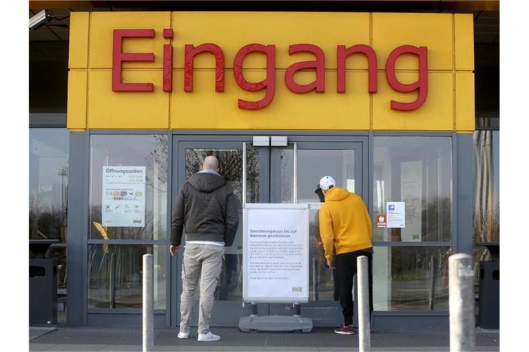 Die härteren Maßnahmen zur Eindämmung der Pandemie rund um Weihnachten machen der Möbelindustrie zu schaffen. Foto: Roland Weihrauch/dpa