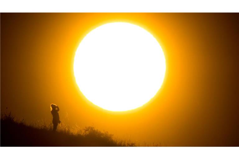 Die Häufigkeit von Hitzewellen in Europa hat sich  seit der vorindustriellen Zeit verdoppelt und extrem warme Sommer, die derzeit alle zehn Jahre auftreten, können bis zum Ende des Jahrhunderts fast jedes Jahr auftreten.