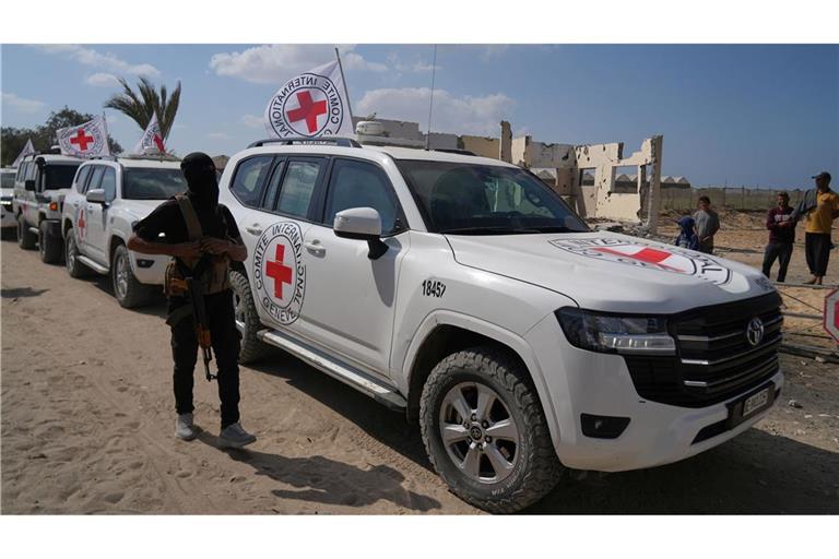 Die Hamas hat eine weitere Leiche an das Rote Kreuz übergeben, bei der es sich mutmaßlich um eine getötete Geisel handelt. (Archivbild)
