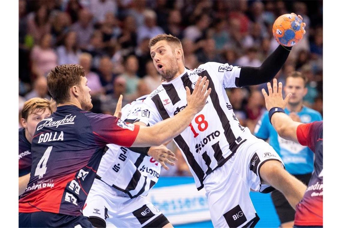 Die Handball-Bundesliga soll im Oktober wieder in die Saison starten. Foto: Marius Becker/dpa