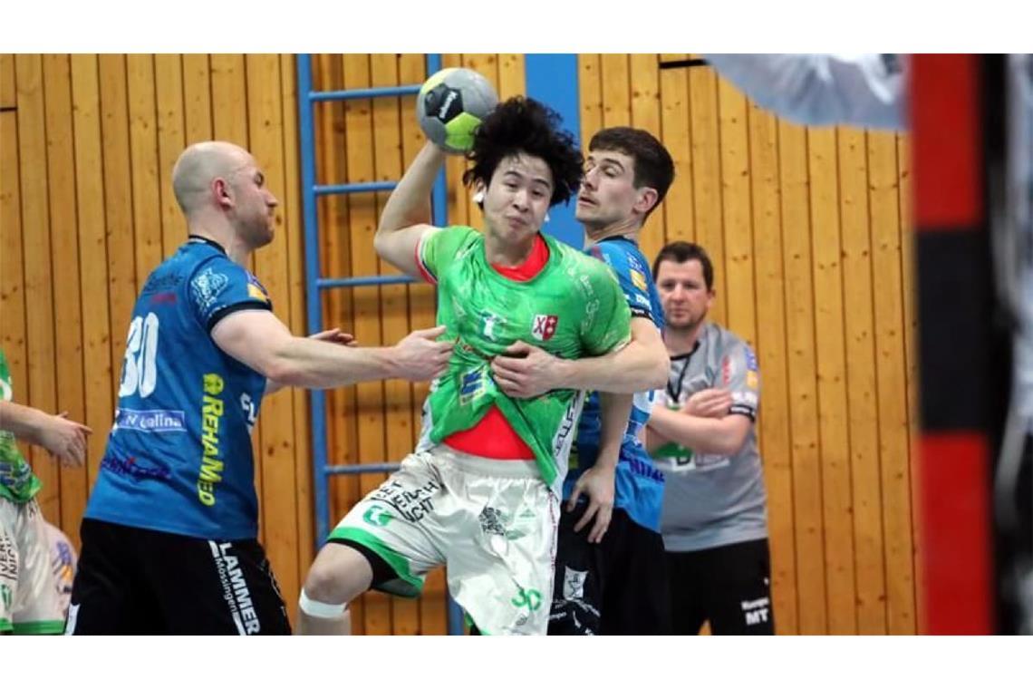 Die Handballer der TSF Ditzingen mit Quan Tran (Mi.) hielten gegen die Spvgg Mössingen nur bis kurz nach der Pause mit - dann zogen die Gastgeber davon.