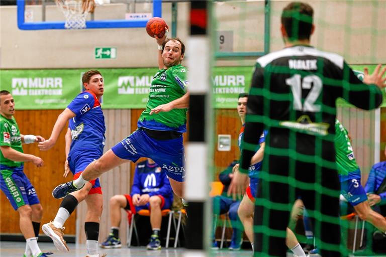 Die Handballer des HC Oppenweiler/Backnang um Kevin Wolf (beim Wurf) starten am 10. April in die Aufstiegsrunde. Foto: A. Becher