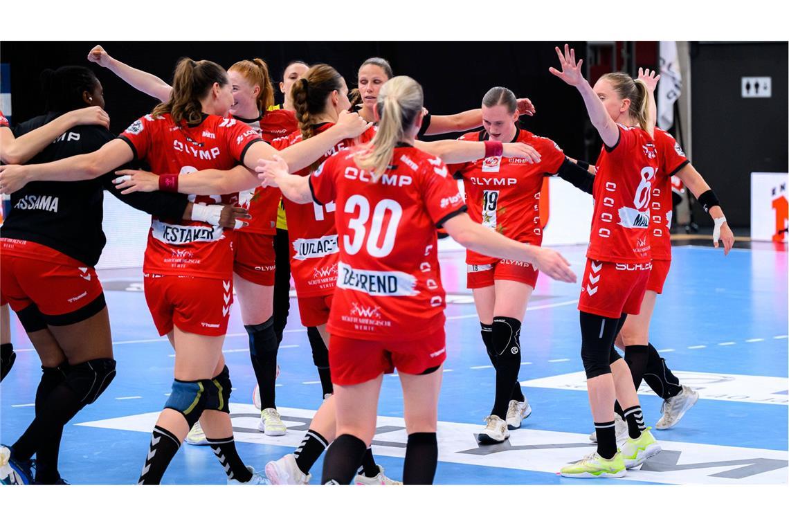HB Ludwigsburg macht Meisterschaft und Double perfekt Die Handballerinnen der HB Ludwigsburg haben allen Grund zu jubeln.