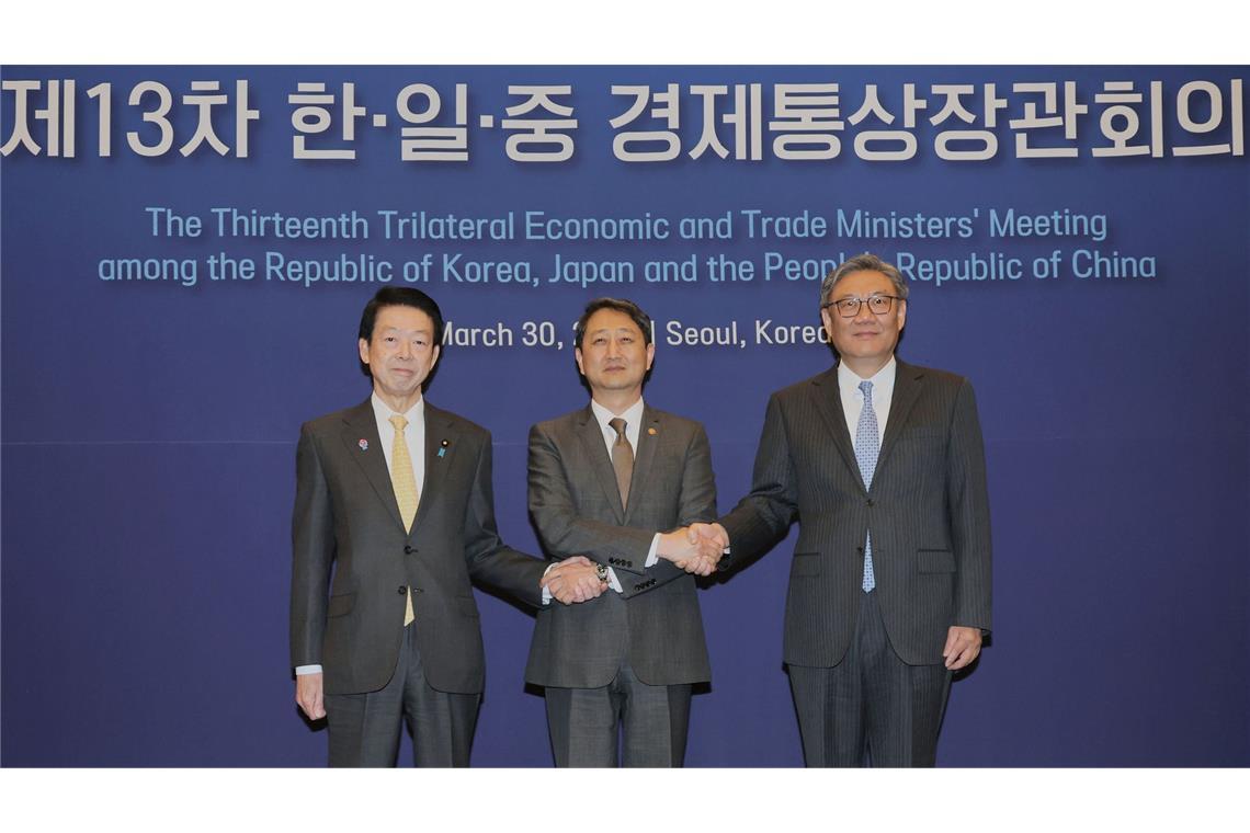 China, Japan, Südkorea reden vor US-Zöllen über Freihandel Die Handelsminister Südkoreas, Japans und Chinas haben über Freihandel gesprochen.