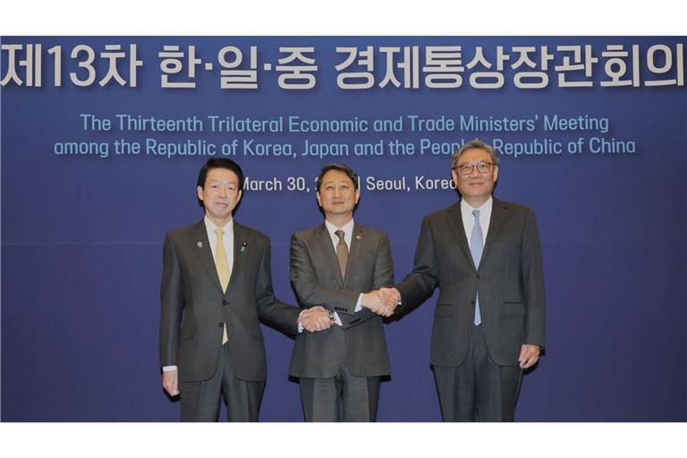 Die Handelsminister Südkoreas, Japans und Chinas haben über Freihandel gesprochen.