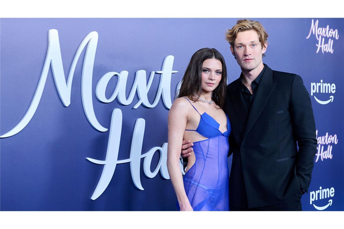 Die Hauptdarsteller Harriet Herbig-Matten (l) und Damian Hardung wurden durch "Maxton Hall" zu Stars. (Archivbild)