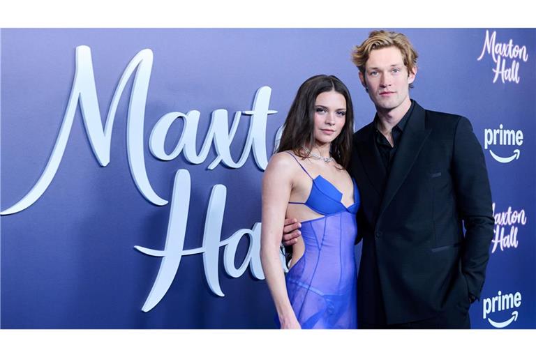 Die Hauptdarsteller Harriet Herbig-Matten (l) und Damian Hardung wurden durch "Maxton Hall" zu Stars. (Archivbild)