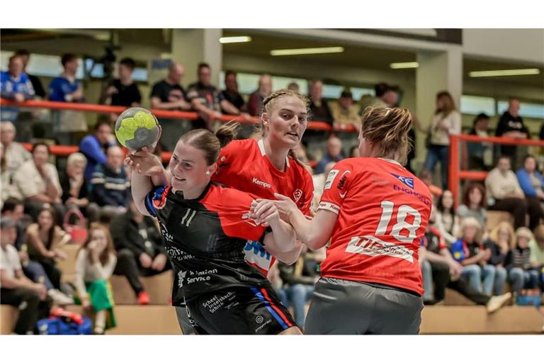 Die HC-Kapitänin Linda Leukert trifft im Spiel gegen die TG Pforzheim elfmal und hat maßgeblichen Anteil am 39:35-Erfolg.