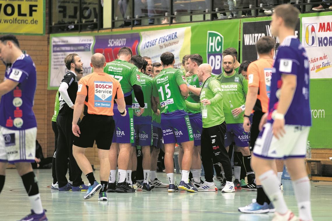 Die HCOB-Handballer schwören sich auf den nächsten Anlauf zum ersten Auswärtssieg in dieser Saison ein. Foto: A. Becher