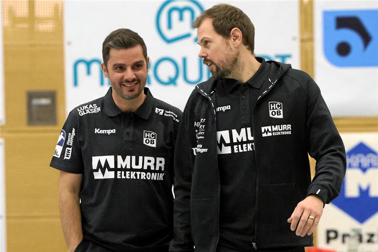 Die HCOB-Trainer Rui Silva (links) und Frederick Griesbach glauben daran, dass sie mit dem Tabellenletzten noch den Klassenverbleib schaffen können. Foto: Alexander Hornauer