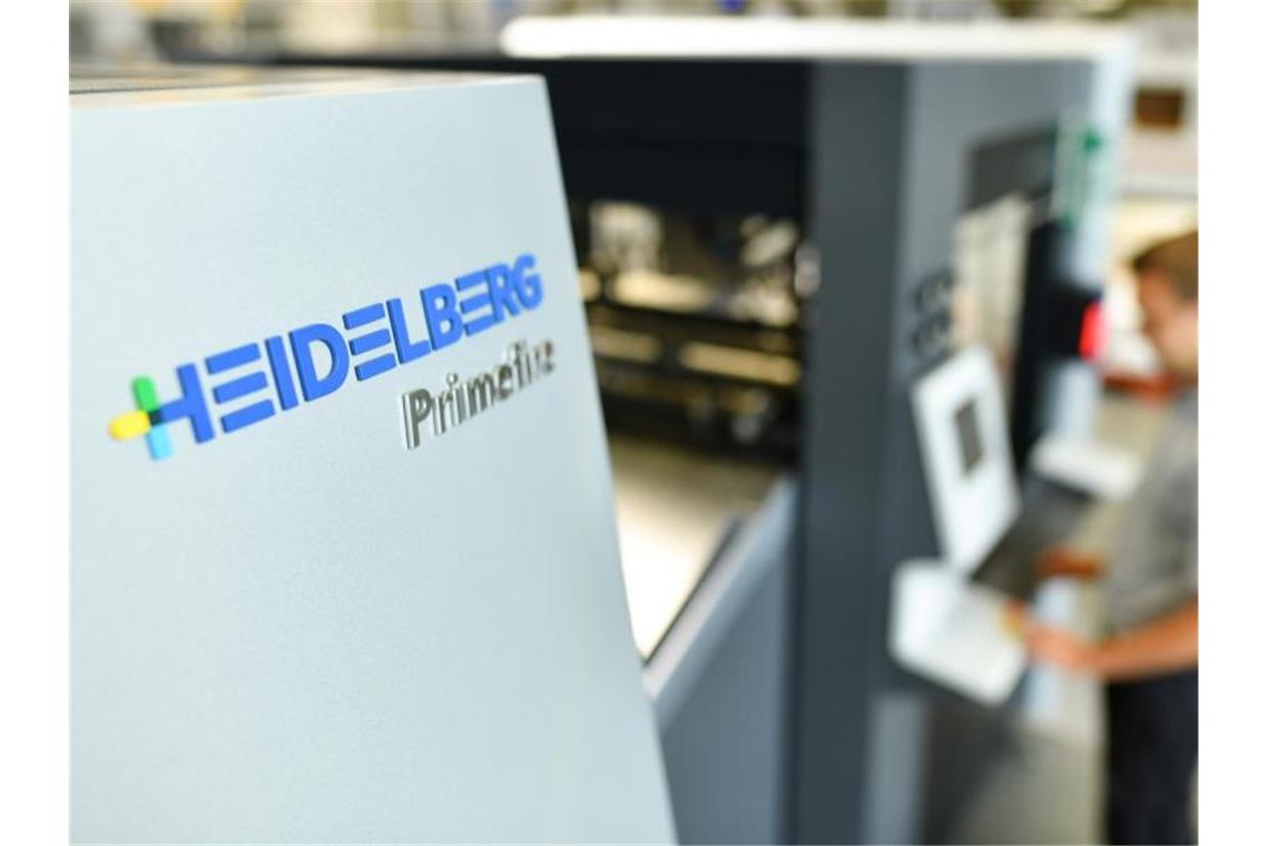 Die Heidelberger Druckmaschinen AG rechnet mit einem Umsatzrückgang und unter dem Strich mit roten Zahlen. Foto: Uwe Anspach/dpa