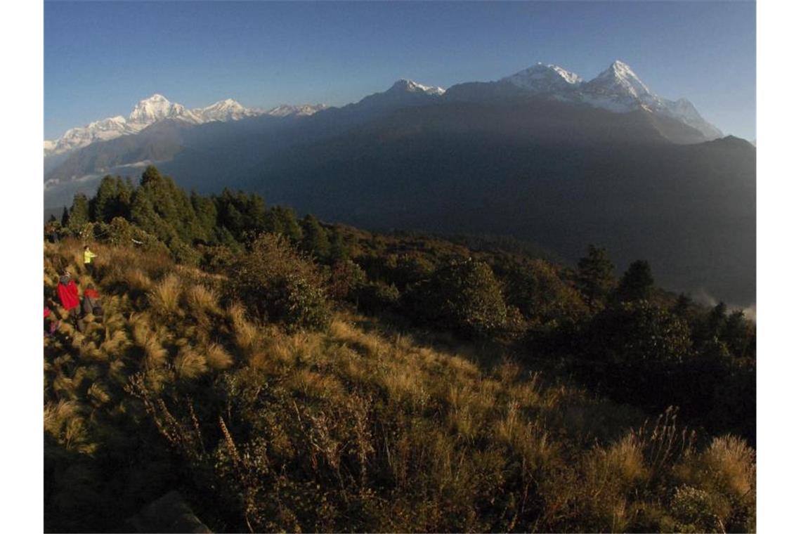 Lawine überrollt Trekkingpfad in Nepal - Wanderer vermisst