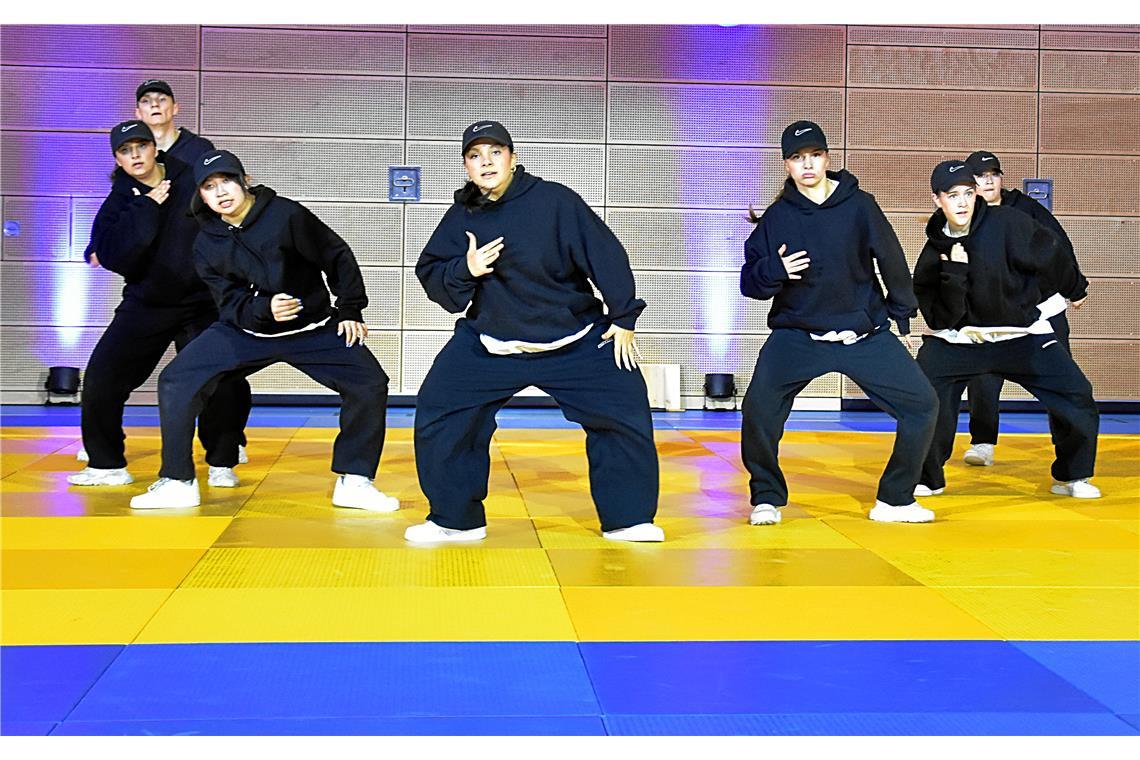 Die Hip-Hop-Truppe der Sweet Faya Dance Academy des SV Fellbach tritt in der Mur...