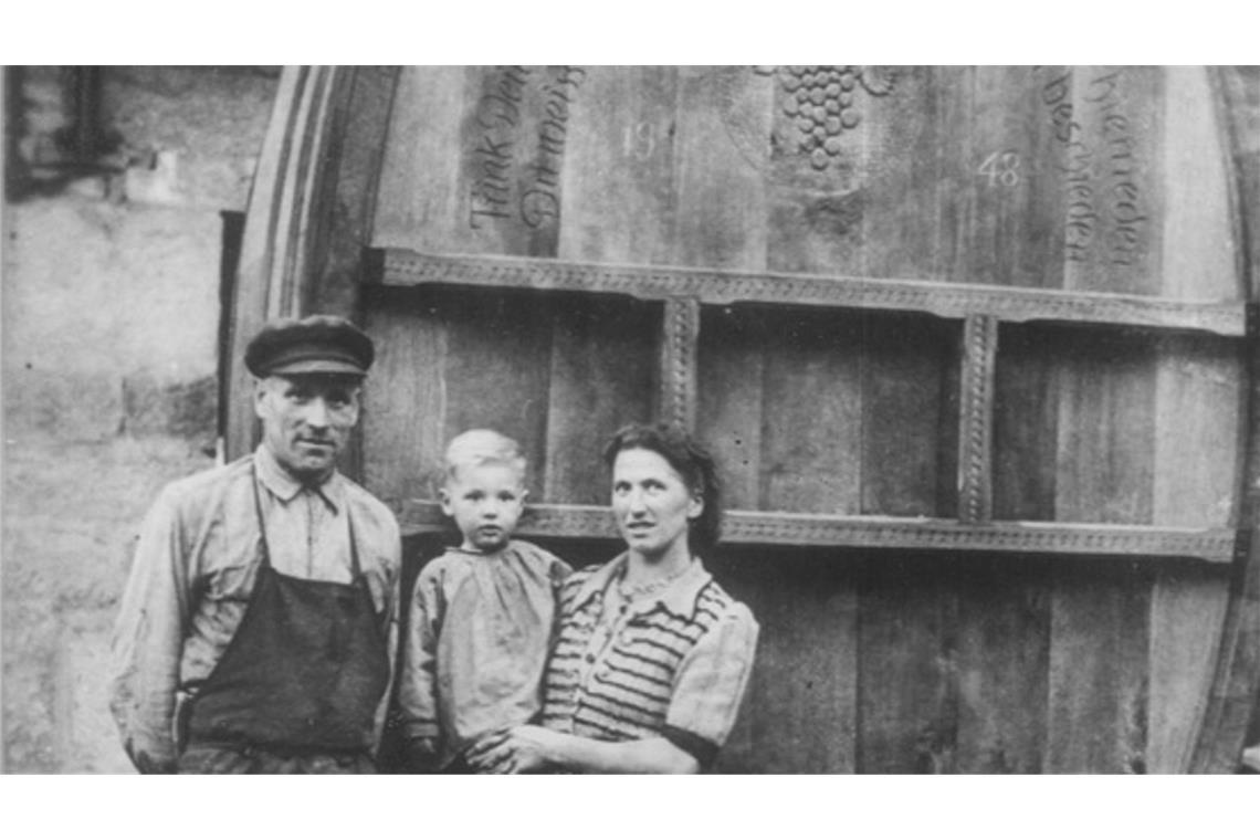 Die historischen Anfänge der Privatkellerei Wangler: Eugen und Frida Wangler mit Sohn Heinrich.
