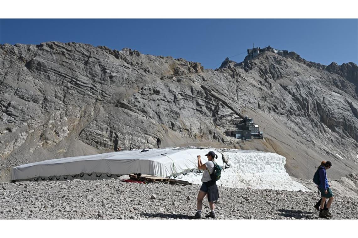 Die Hitze lässt Gletscher schrumpfen – das erhöht die Gefahren (Archiv).