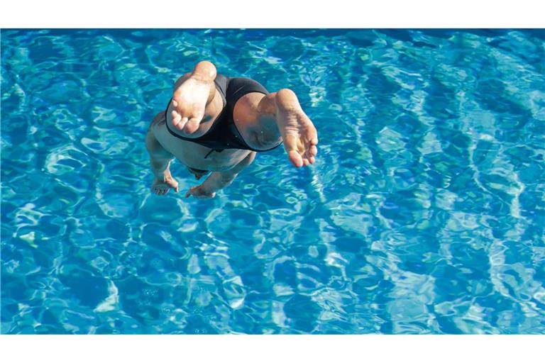 Die Hitze lockt am Wochenende viele ans Wasser.