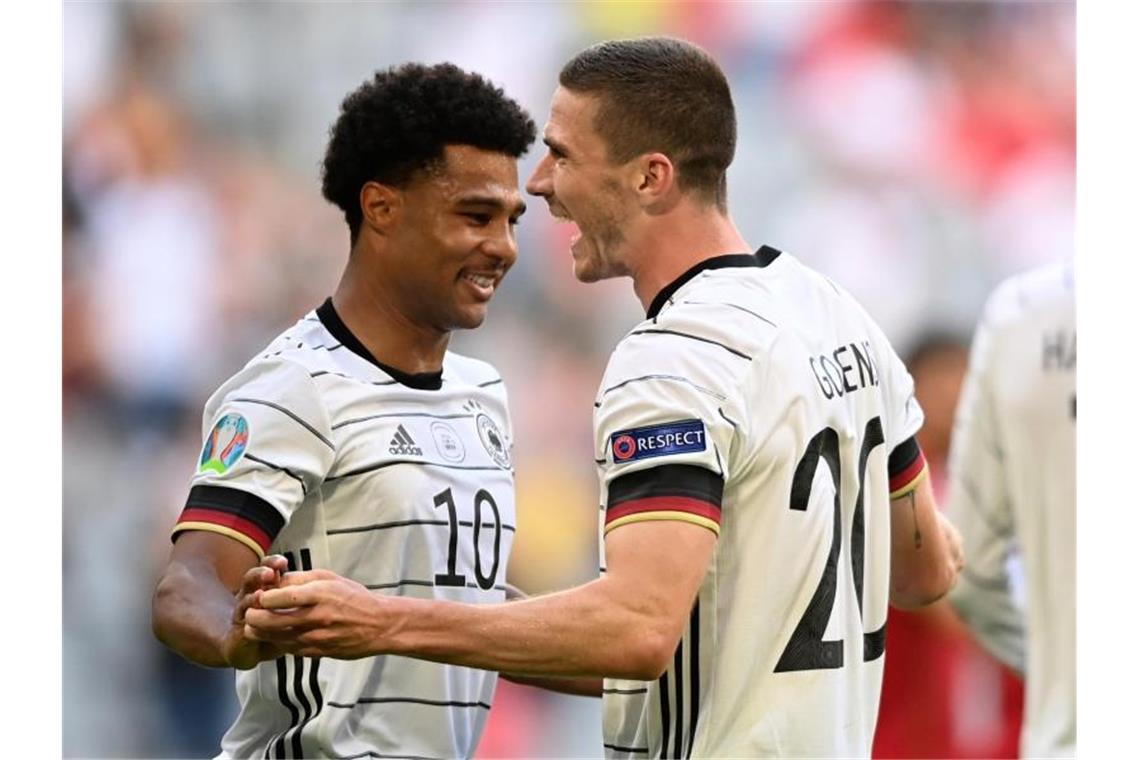 Löw-Team weckt EM-Euphorie - Turbo Gosens holt ersten Pokal Die Hoffnung ist wieder groß: Das 4:2 gegen Portugal bringt die DFB in eine gute Position. Foto: Philipp Guelland/EPA Pool/dpa