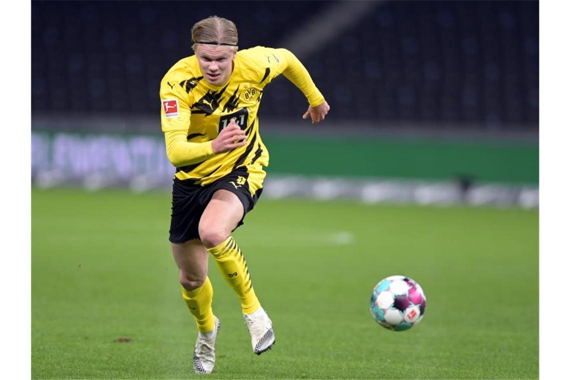 Gross-Mission auf Schalke: Tasmania-Rekord vermeiden Die Hoffnungen von Borussia Dortmund ruhen auf Erling Haaland. Foto: Soeren Stache/dpa-Zentralbild/dpa/Archiv