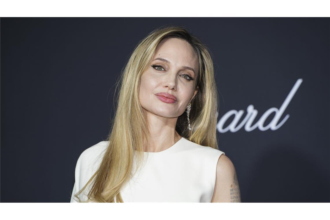 Die Hollywood-Schauspielerin Angelina Jolie liebt ihre OP-Narben.