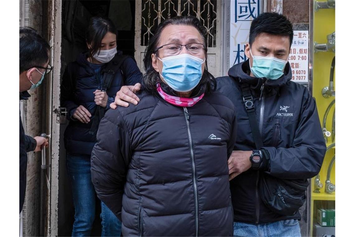 Die Hongkonger Polizei hat elf Personen, darunter den oppositionellen Bezirksrat Daniel Wong Kwok-tung, unter dem Verdacht der Fluchthilfe festgenommen. Foto: Isaac Wong/SOPA Images via ZUMA Wire/dpa