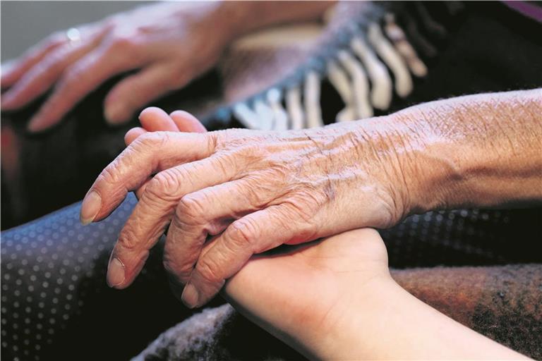 Die Hospizstiftung hofft auf weitere Ehrenamtliche. Symbolfoto: Edgar Layher