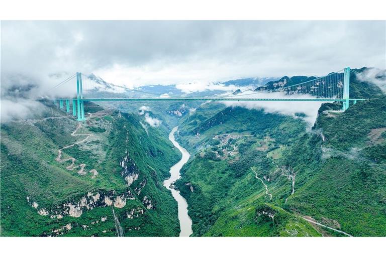Die Huajiang Grand Canyon Bridge erreicht laut chinesischen Staatsmedien eine Höhe von bis zu 625 Metern.